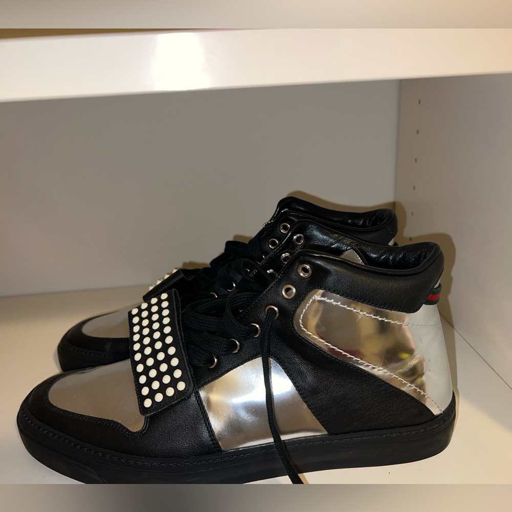 Men’s Gucci sneaker New w/dust bag NO BOX